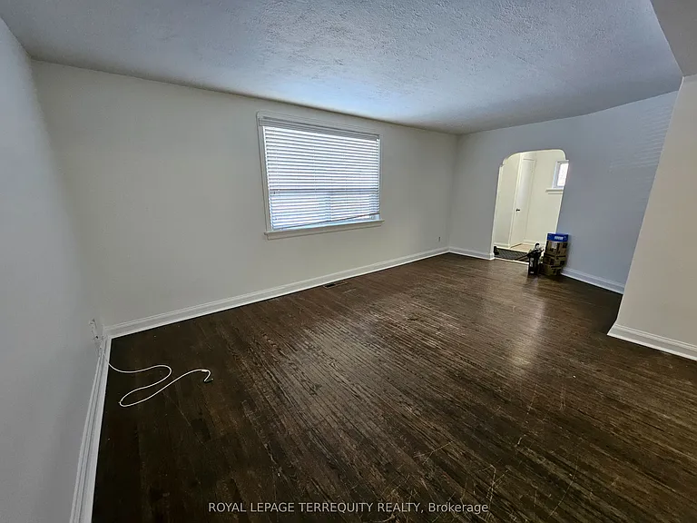 557 Lawrence Ave W — Photo 20