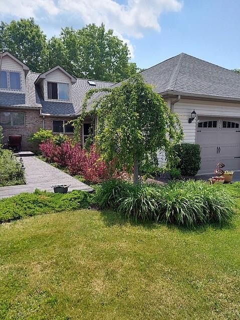 1st image of 325 Ridgewood Dr