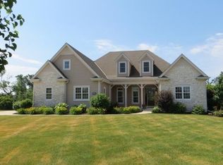 1116 Stony Meadow Ct, Pewaukee, WI 53072