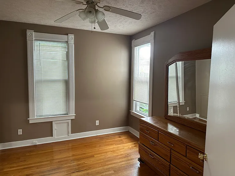 224 1/2 N Saint Louis Blvd — Photo 10