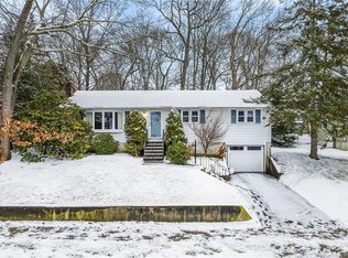 284 Ridgewood Dr, Mystic, CT 06355