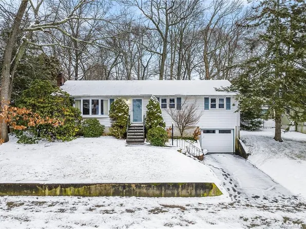 284 Ridgewood Drive, Groton, CT 06355