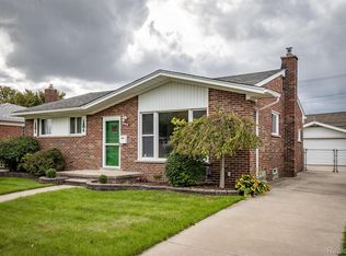29313 Elmwood Ct, Saint Clair Shores, MI 48081