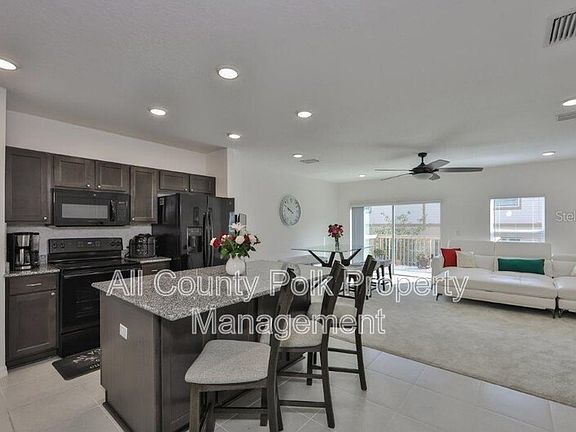 5th image of 3867 Hampstead Ln