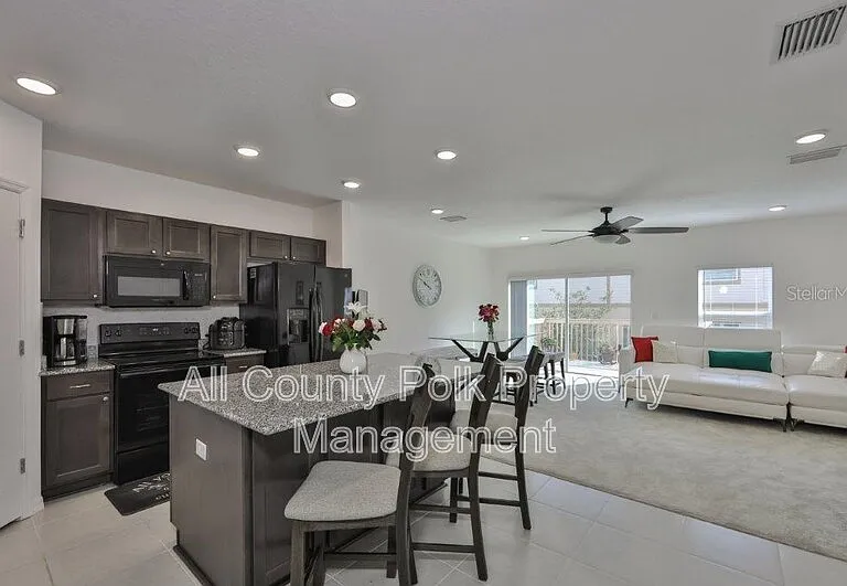 3867 Hampstead Ln — Photo 5