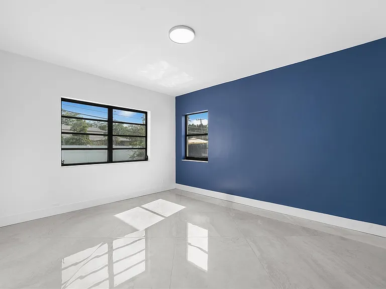 1100 Buchanan St — Photo 32