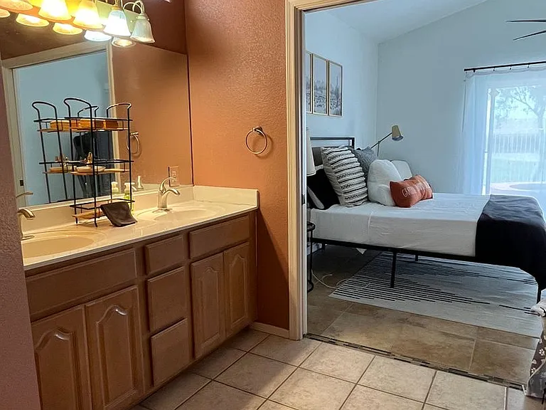 2056 E Desert Lakes Dr — Photo 12