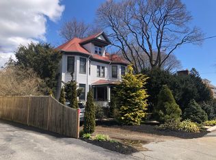 8 Smith St, Marblehead, MA 01945