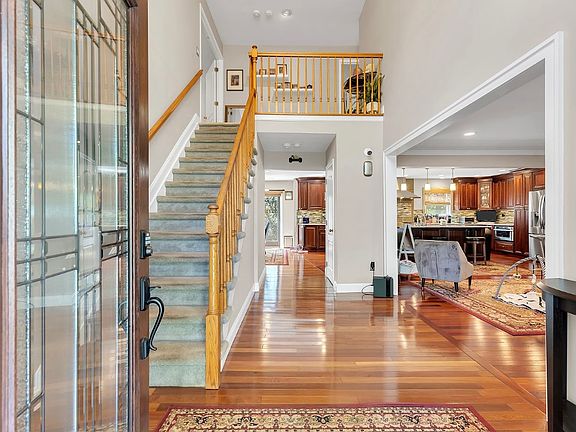 4th image of 1 Edinburgh Ct