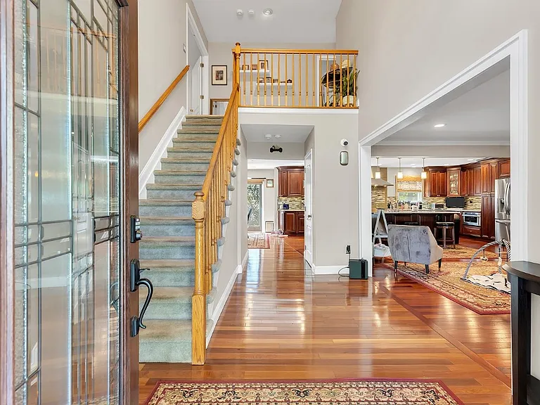 1 Edinburgh Ct — Photo 4