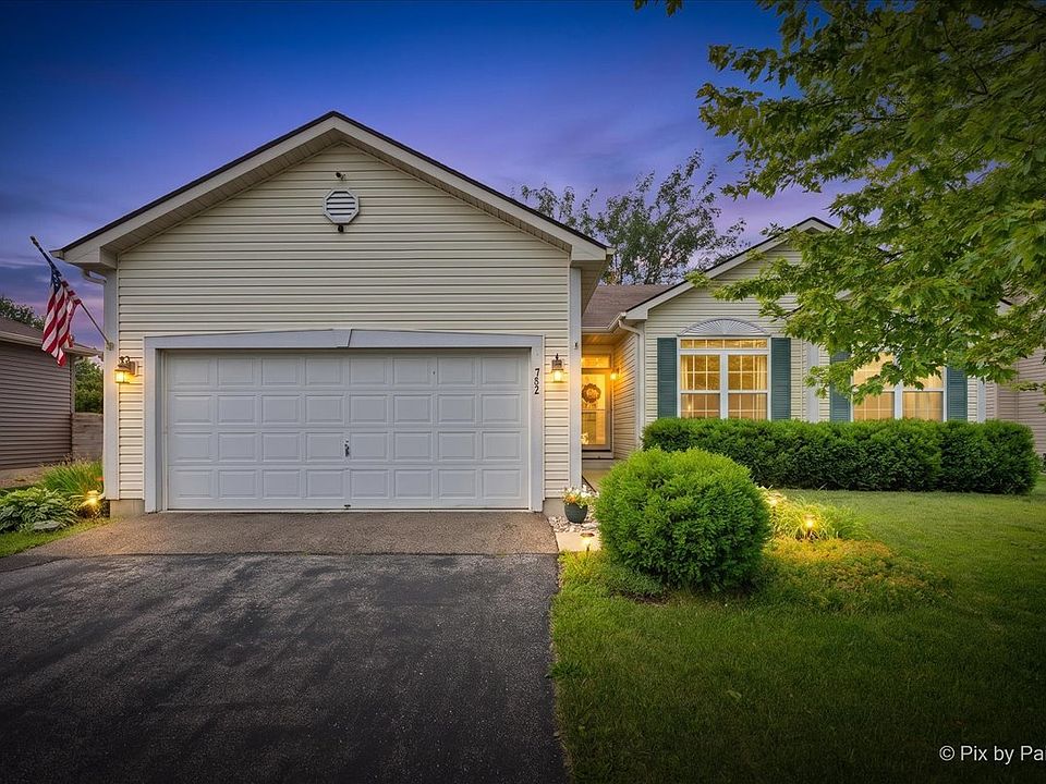 1st image of 752 Prairie Pond Cir