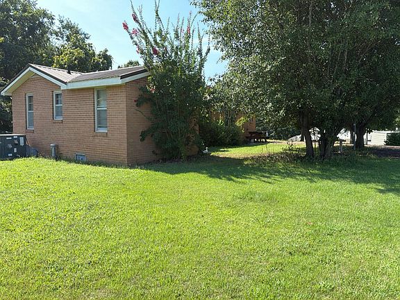 3rd image of 55 Shady Hill Rd