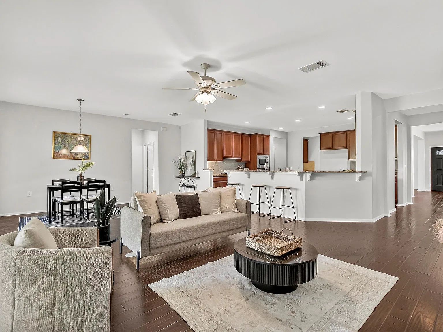 3 bed, 3.5 bath, 2581 sqft, $2,900 — Photo 3