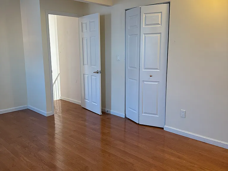 Cloverdale Ln — Photo 13
