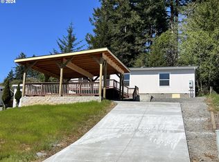 598 Meadow Ln, Brookings, OR 97415