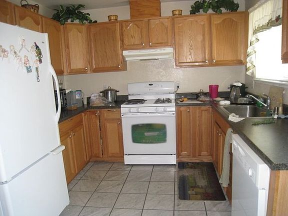 5th image of 2100 Vine Ct