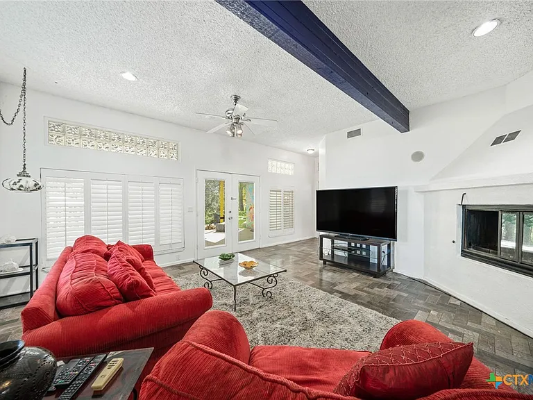 590 Cross River St — Photo 6