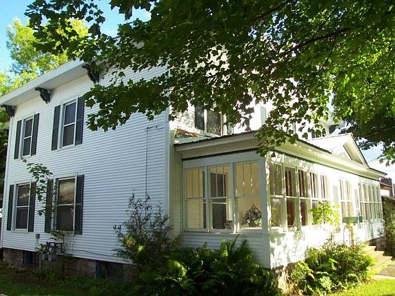 2nd image of 27 Vincent St #27