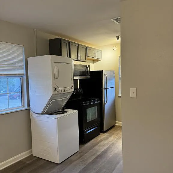 2115 Pasco St #B — Photo 8
