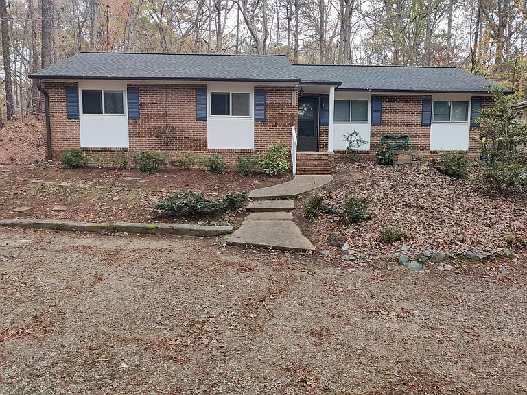 1625 Smith Level Rd — Photo 1