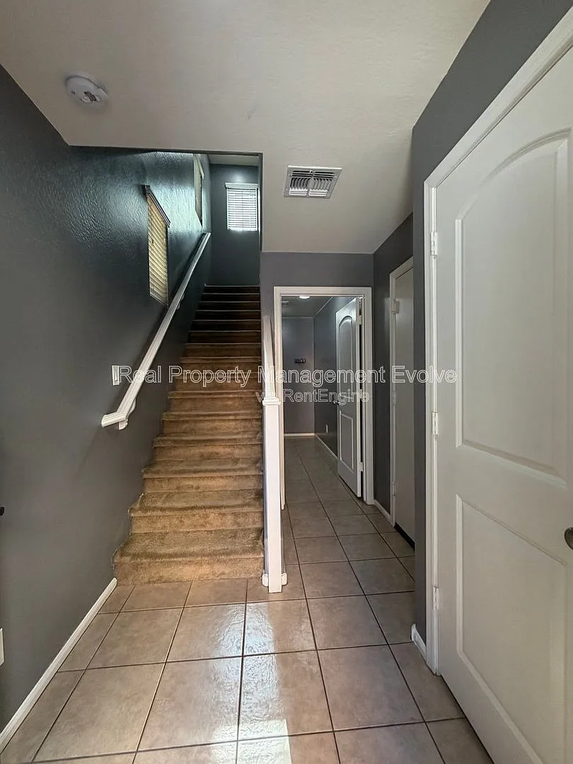 2 bed, 3.0 bath, 1284 sqft, $1,685 — Photo 3