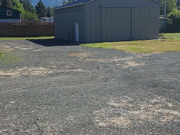 4th image of 506 N Larch Ave