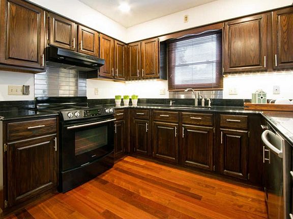 2nd image of 3423 Woodview Pl