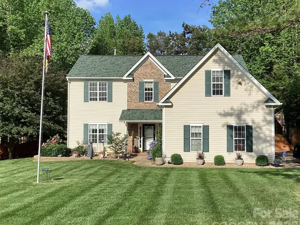 9106 Dogwood Ridge Dr, Charlotte, NC 28227