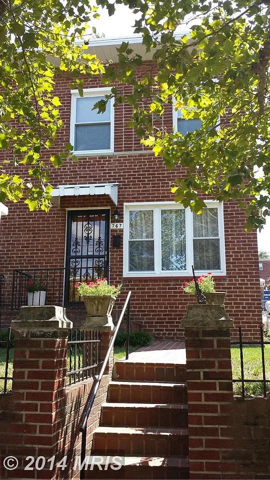 767 Kennedy St NE photo 1