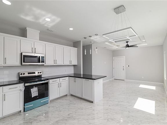 5th image of 901 N Clarence Ave #3