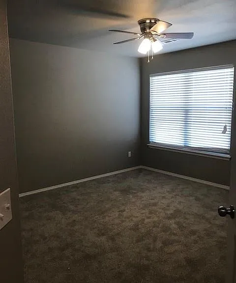 604 SW Loudon Dr #1 — Photo 8
