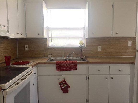 2nd image of 2121 NW 28th St