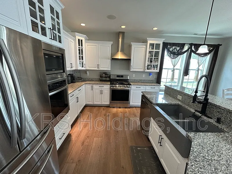 6 bed, 5.0 bath, 3591 sqft, $3,395 — Photo 3