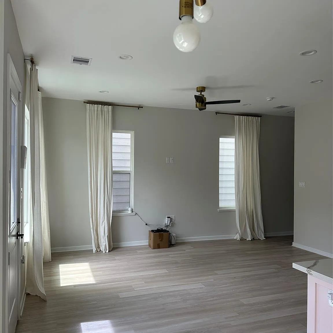 3 bed, 2.5 bath, 1904 sqft, $2,500 — Photo 3