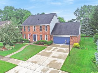 19331 Gary Ln, Livonia, MI 48152