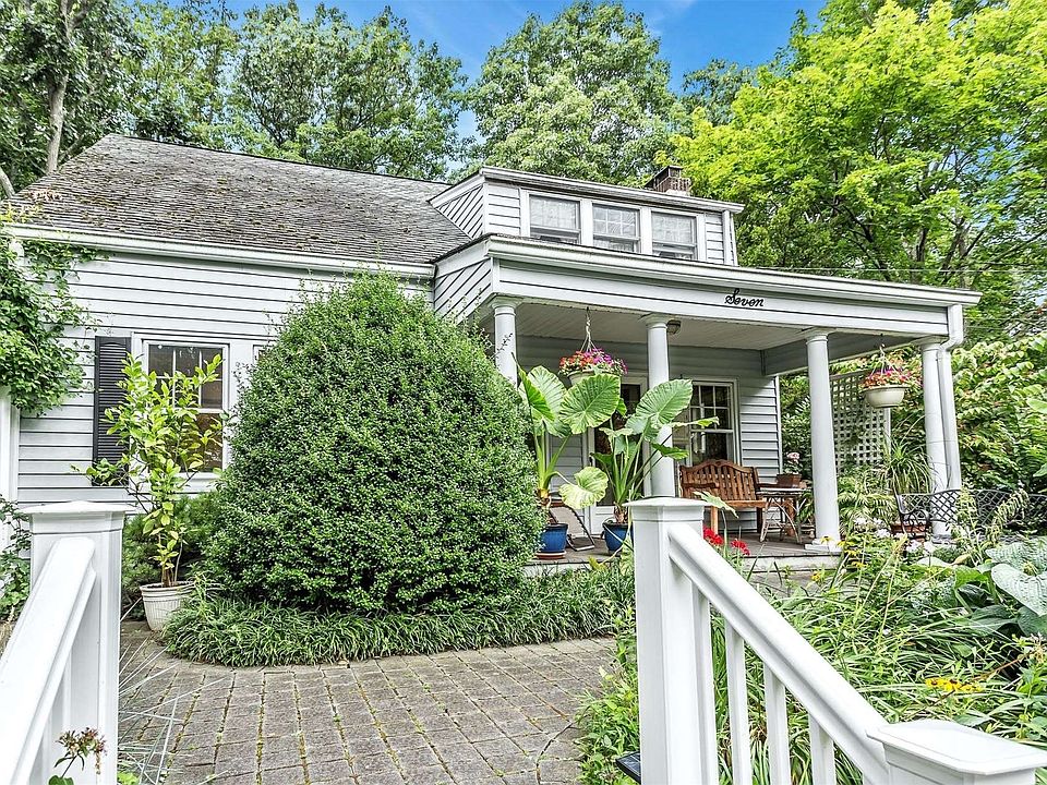 1st image of 7 Goldenrod Ave