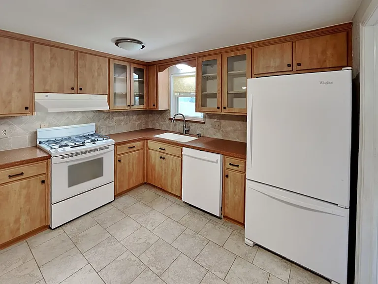 1012 SE 8th St — Photo 9