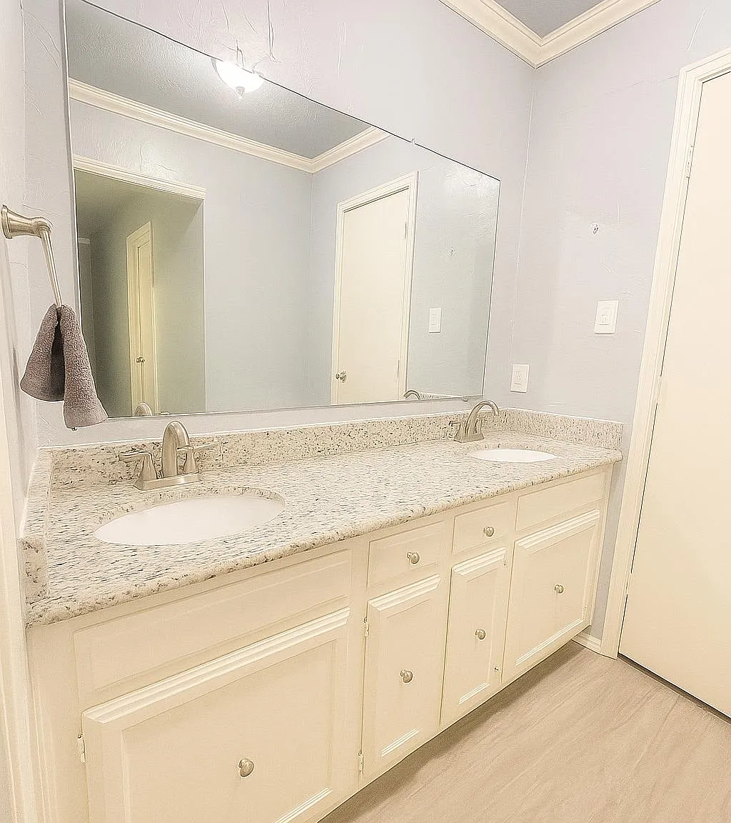 4 bed, 2.5 bath, 2179 sqft, $845 — Photo 2