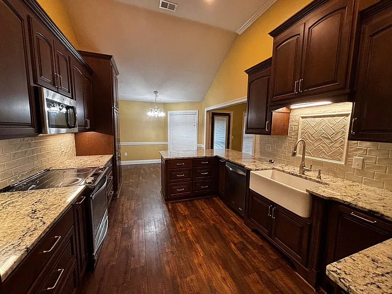 538 Brighton Cir — Photo 5