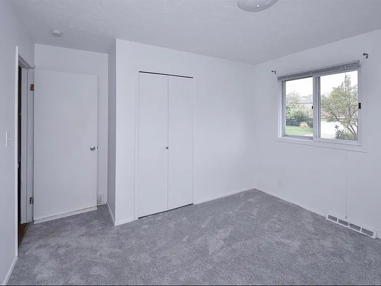 2633 S Green Rd — Photo 6