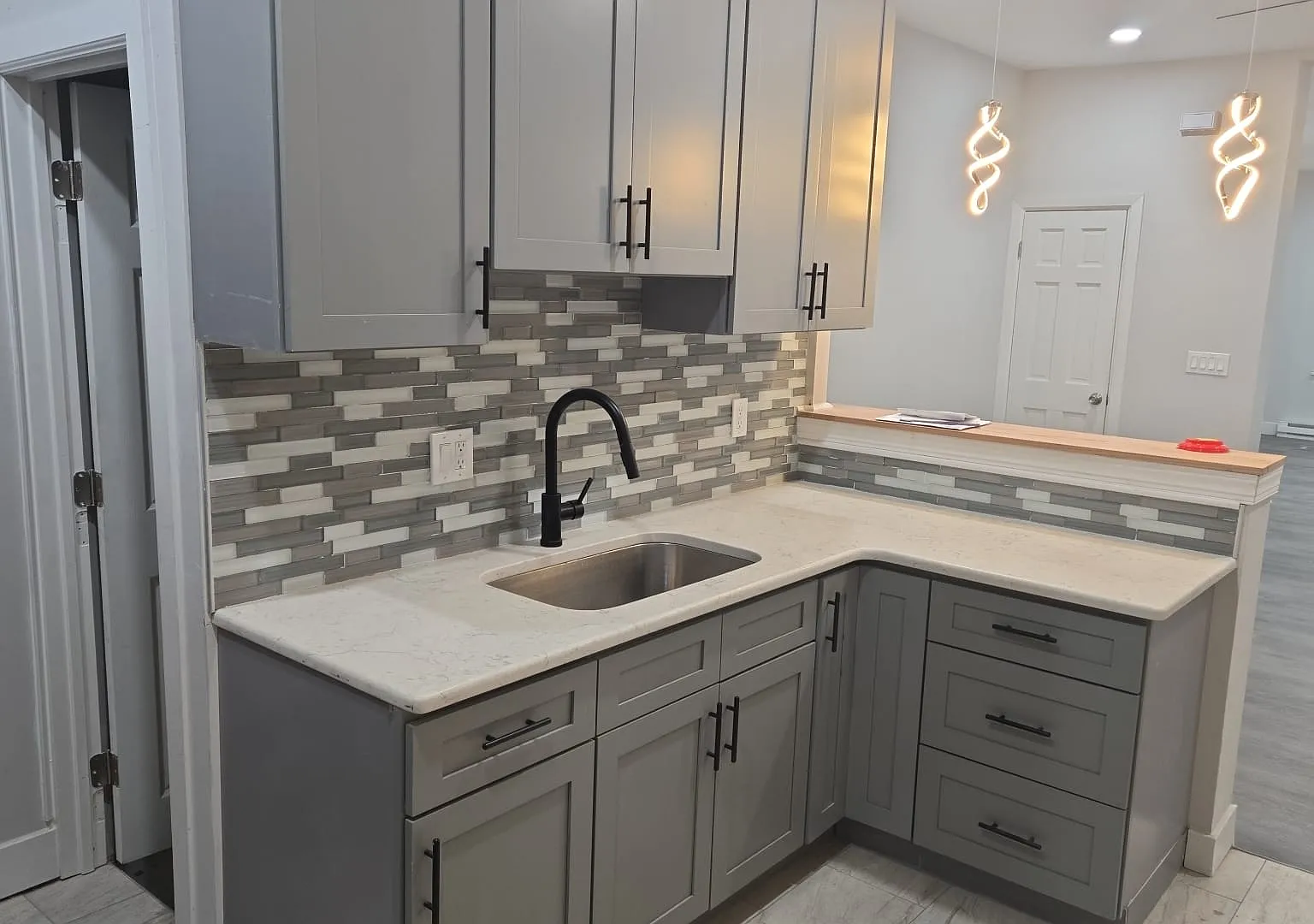 5 bed, 2.5 bath, 1754 sqft, $2,745 — Photo 2