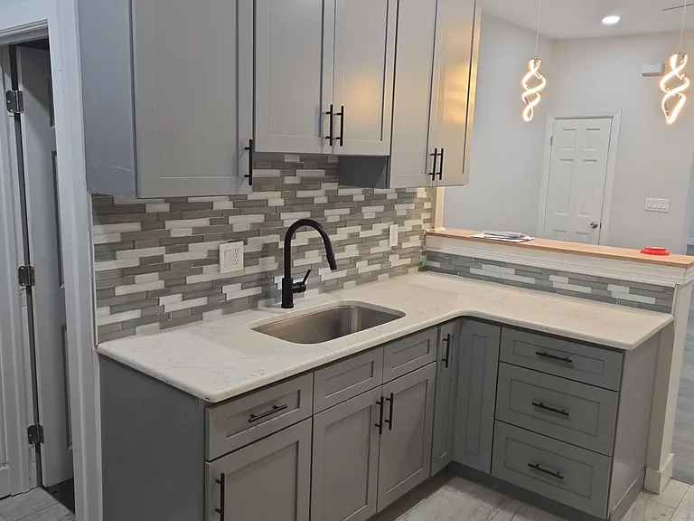 1727 W Butler St — Photo 2