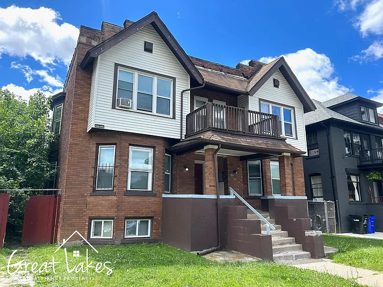 645 Gladstone St — Photo 1