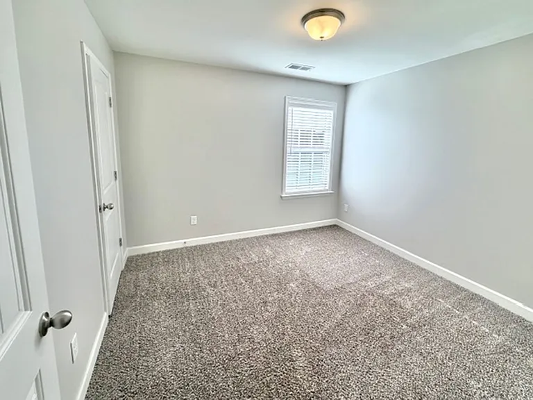 5560 Lakeside Cir W — Photo 11
