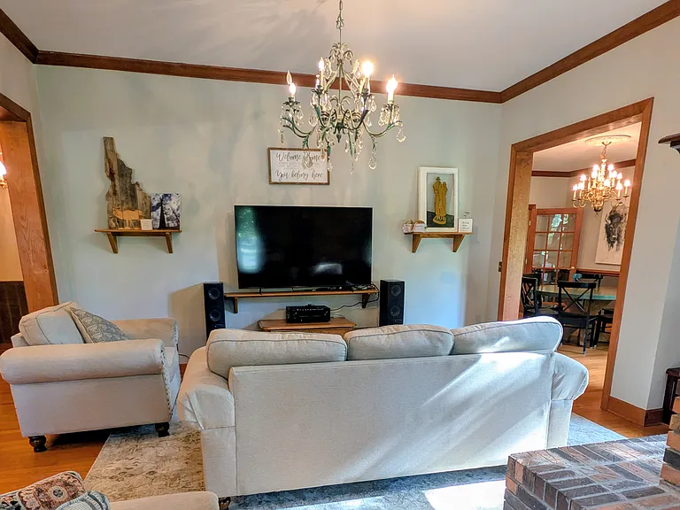 104 Southampton Dr — Photo 3