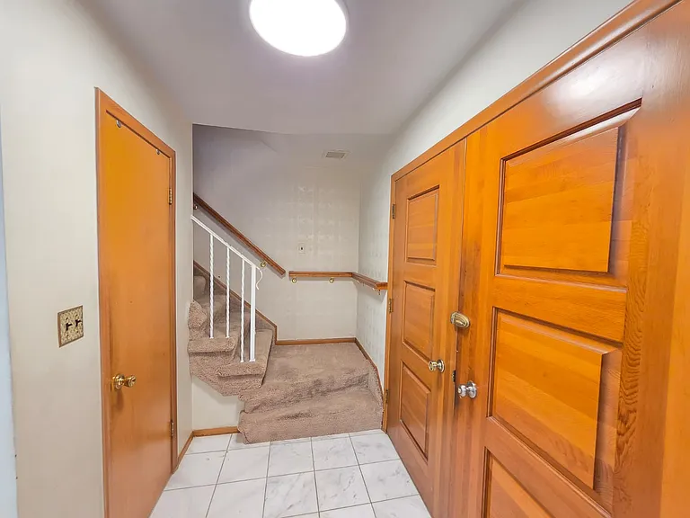 15915 Hilton St — Photo 4