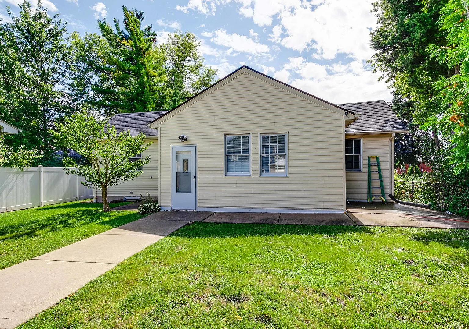 2 bed, $2,200 — Photo 2