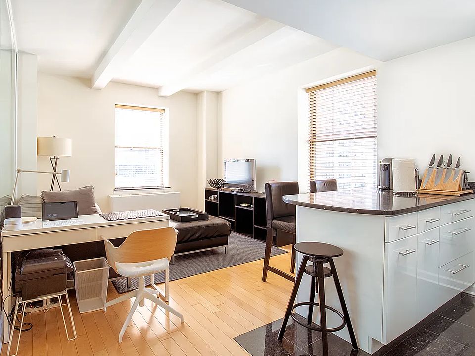 1st image of 150 W 51st St APT 1019