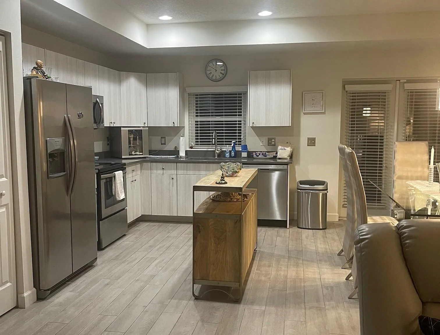 3 bed, 1100 sqft, $1,100 — Photo 3