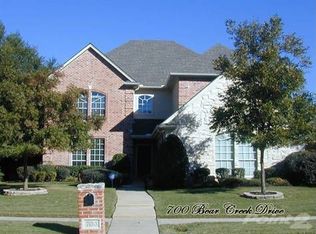 700 Bear Creek Dr, Hurst, TX 76054